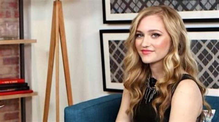 Pat's daughter Maggie Sajak Biography: Boyfriend, Age, Net Worth, Height, Mother, Husband, Instagram, Salary, Wife, Songs, Father, Pictures, Wikipedia