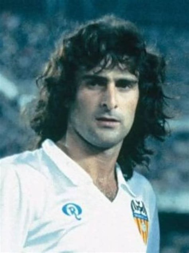 Mario Kempes Net Worth, Age, Height, Bio, Birthday, Wiki!