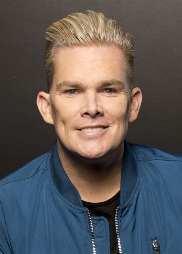 Mark McGrath Net Worth, Age, Height, Bio, Birthday, Wiki!