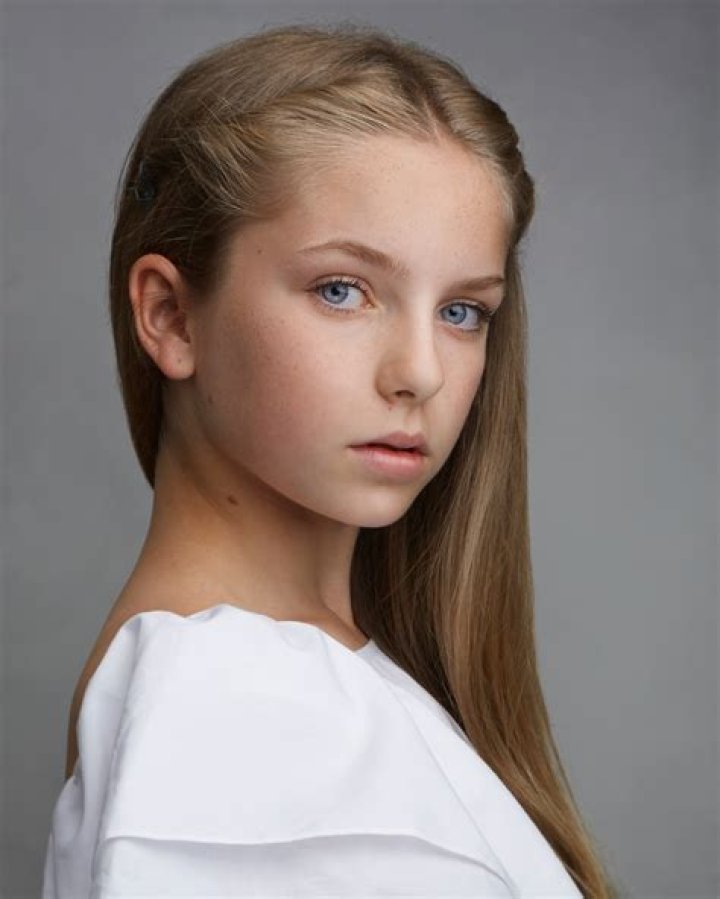 Meesha Garbett- Wiki, Age, Height, Net Worth, Boyfriend, Ethnicity