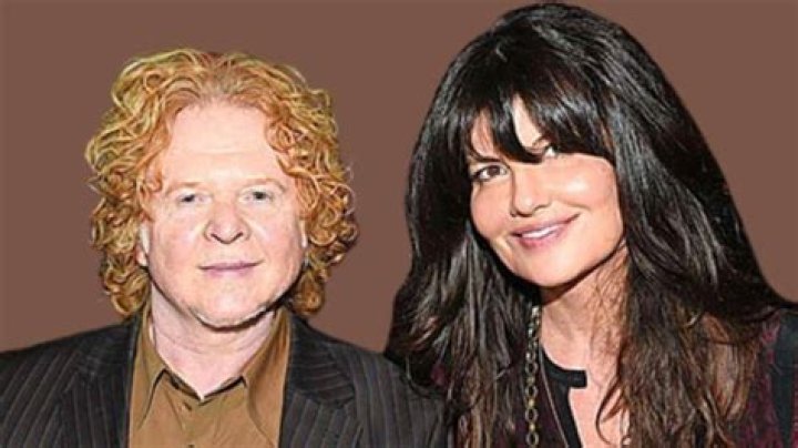Who is Mick Hucknall married to?