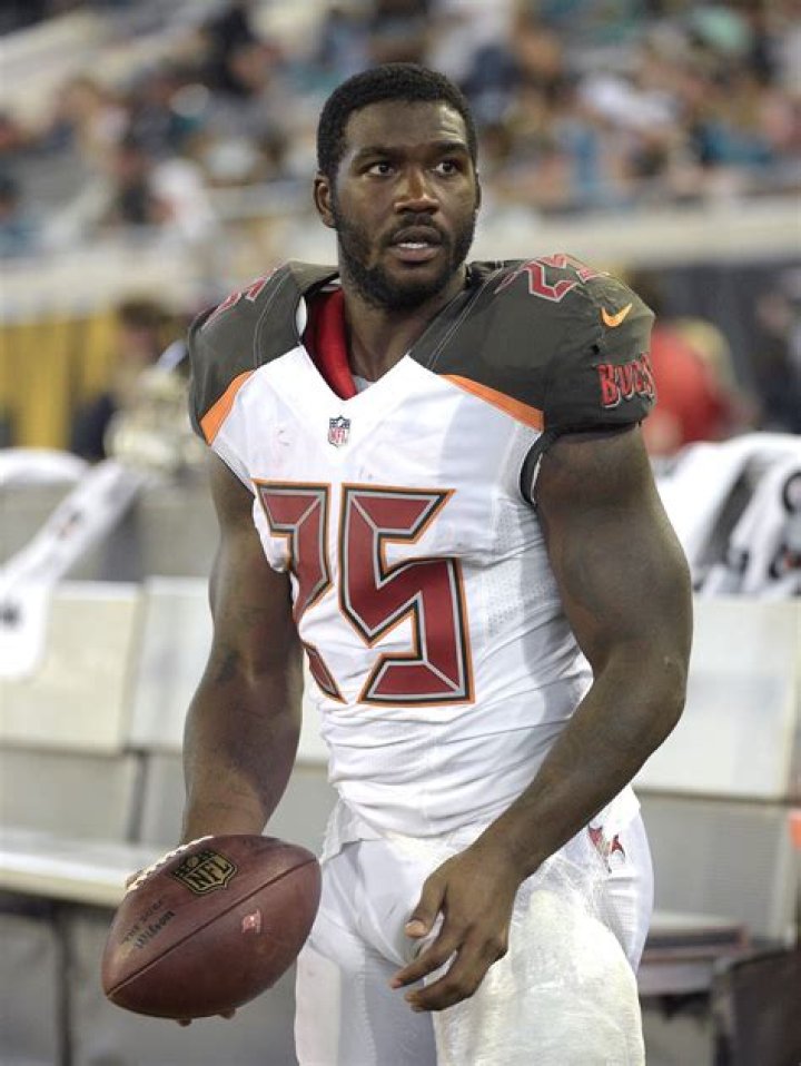 Fame | Mike James (American football) net worth and salary income estimation Jan, 2024