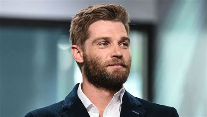 Mike Vogel Biography: Movies, Children, Age, Net Worth, Height, Wikipedia, Wife. TV Shows