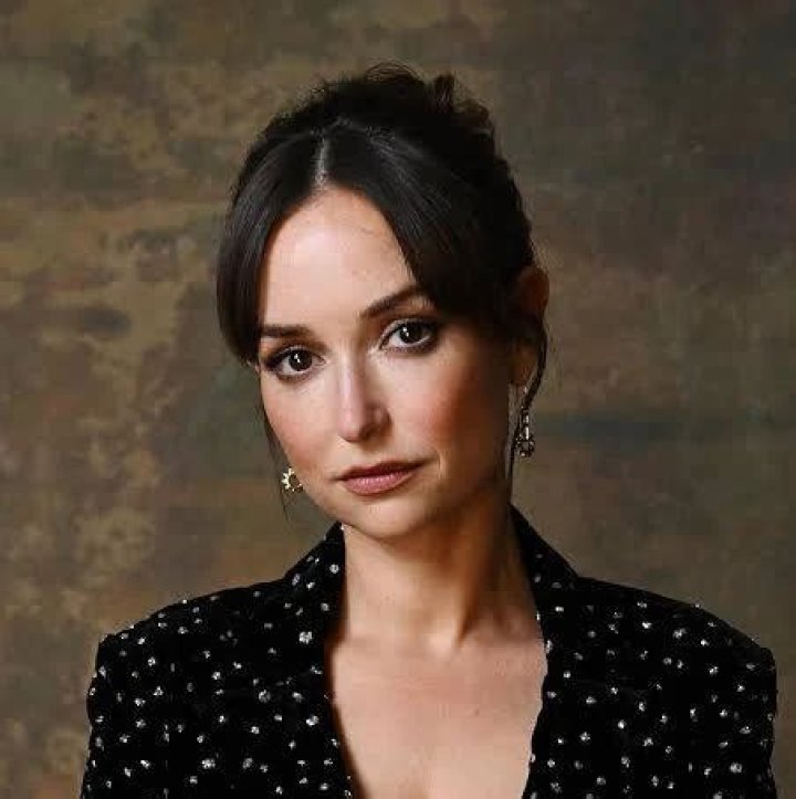 Milana Vayntrub [Biography, Net Worth, Age, Instagram, Kids, Boyfriend, Twitter, Spouse, Relationships]