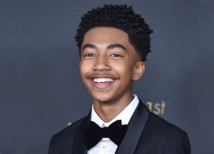 Miles Brown Biography: Height, Age, TikTok, Net Worth, Parents, Girlfriend, Instagram, Twitch, Sister, Movies, NFL, Wiki