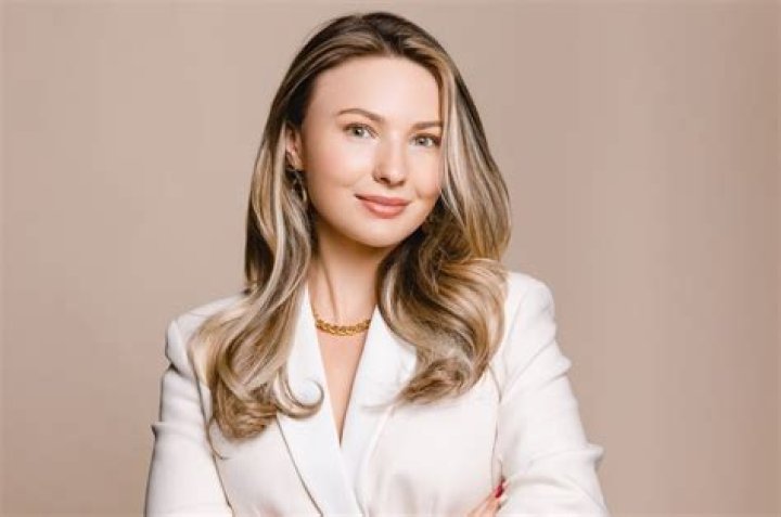 Mimi Bouchard Net Worth 2024, Age, Height, Bio, Birthday, Wiki!