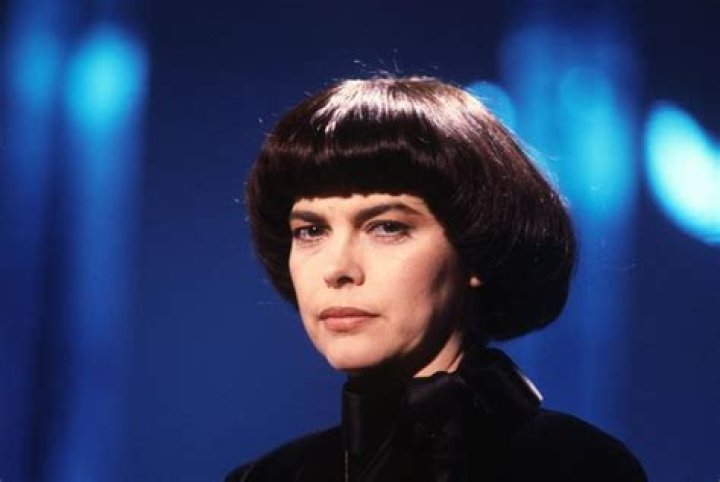 Mireille Mathieu 2021 Et Son Fils