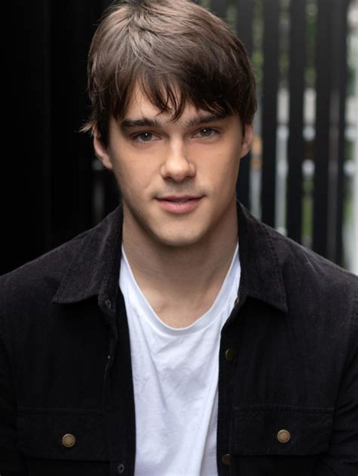 Mitchell Hope Net Worth, Age, Height, Bio, Birthday, Wiki!