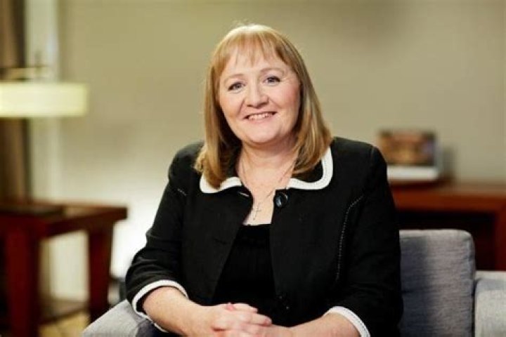 Moira Kelly - Net Worth, Age, Height, Birthday, Bio, Wiki!