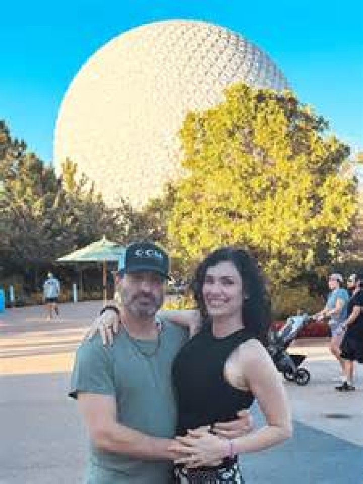 Morgan Galecki Johnny Galecki Wife Age, Wikipedia, Instagram