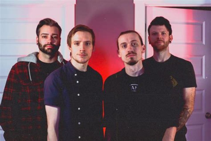 Music Video Premiere: Small Words Introduces “Talk”