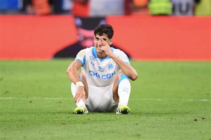 Nayef Aguerd- Wiki, Age, Height, Net Worth, Girlfriend, Ethnicity, Career