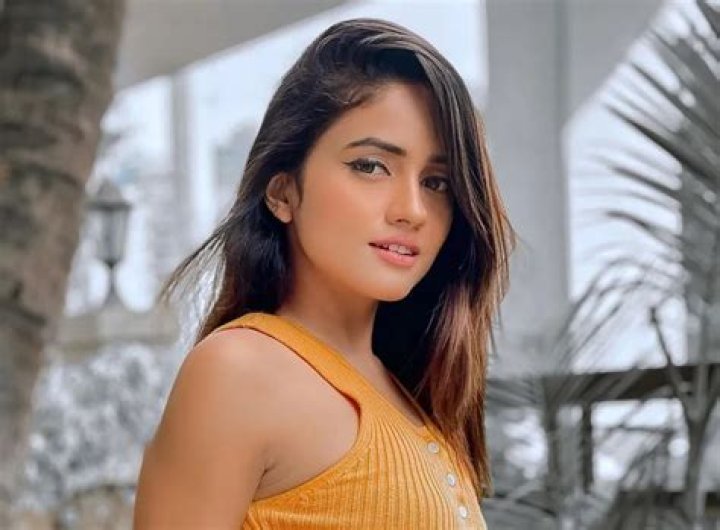 Nisha Guragain Biography: Age, Boyfriend, Net Worth, Parents, Husband, Height, Siblings, TikTok