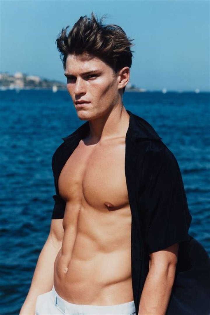 Oliver Cheshire- Wiki, Age, Girlfriend, Height, Net Worth, Career