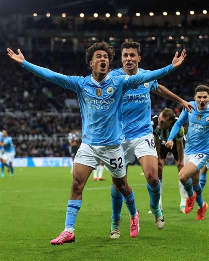 Oscar Bobb Biography: Parents, Age, Girlfriend, Net Worth, Salary, FIFA, Nationality, Stats, Height