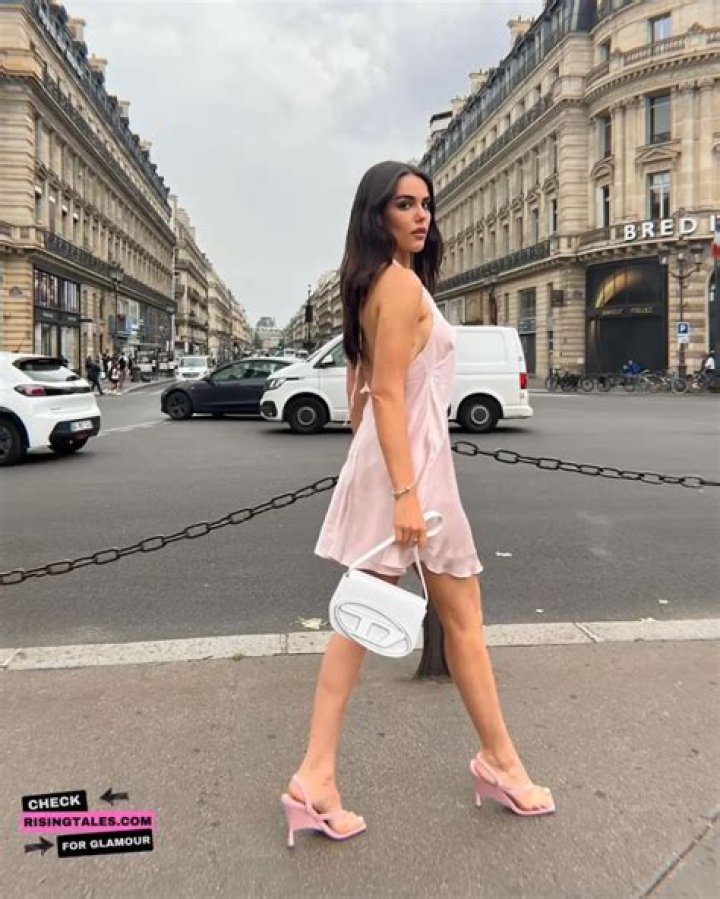 Who is Ozgu Kaya Dating – Ozgu Kaya's Boyfriend & Exes