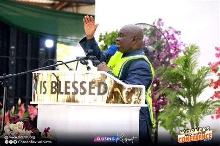 Pastor Lazarus Muoka And Members Worship God As 6 Big “Strange” Birds Are Found Dead At The Altar Of The Church’s Headquarters In Lagos (VIDEO)