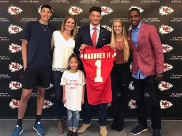 Patrick Mahomes II Biography: Net Worth, Parents, Age, Height, Stats, Baby, Wife, Contracts, Wikipedia, Family, Instagram, Girlfriend