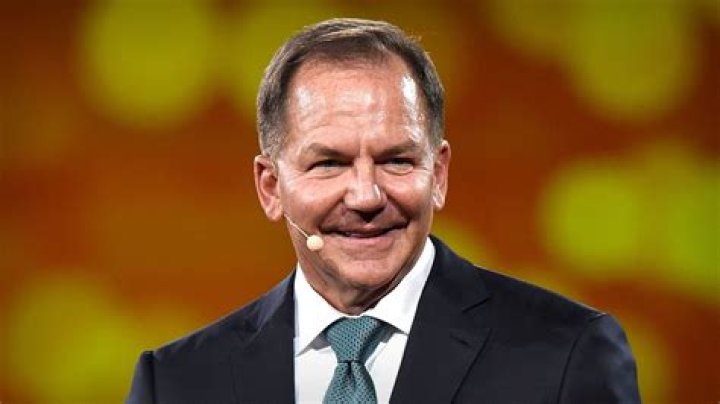 Paul Tudor Jones- Wiki, Age, Wife, Ethnicity, Net Worth, Height, Career (Biographygist)