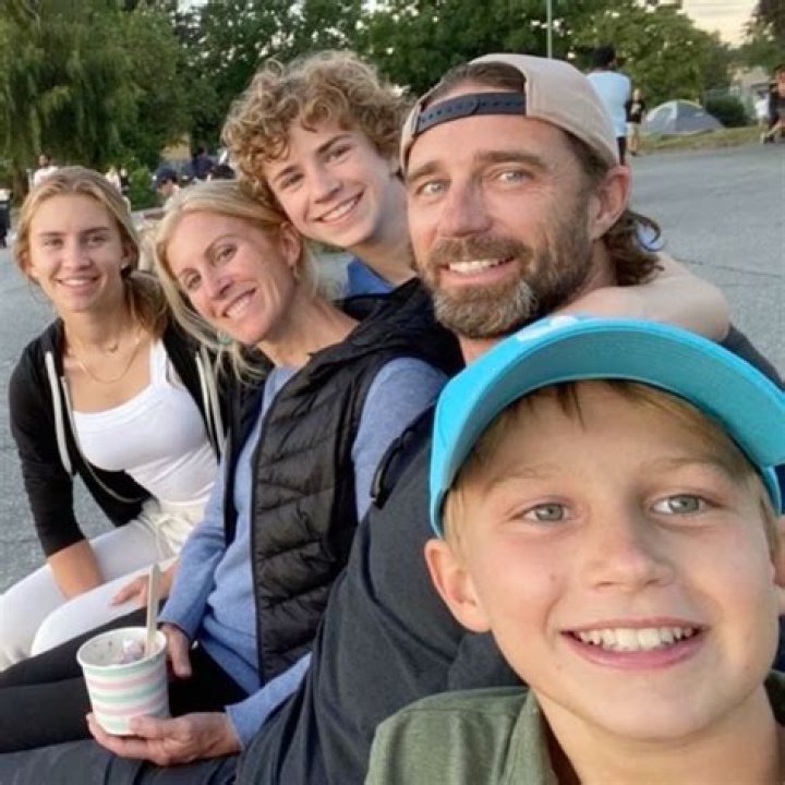 NFL, Parents, Family, Girlfriend, Contract