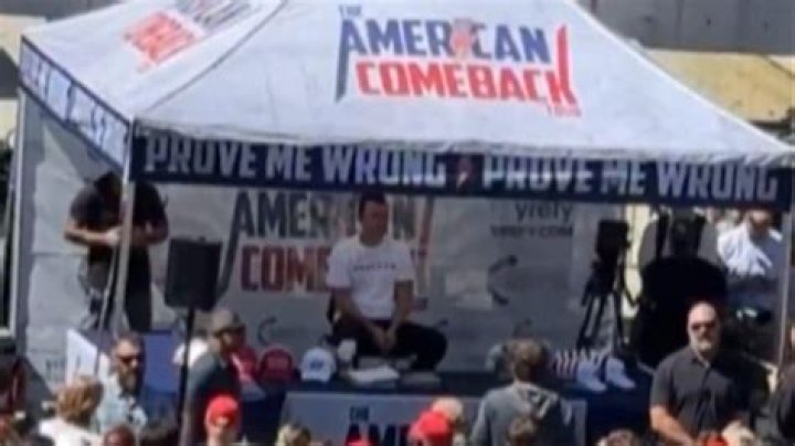 Photo Of Teni’s Father Before He Was Murdered In 1995 Pops Up