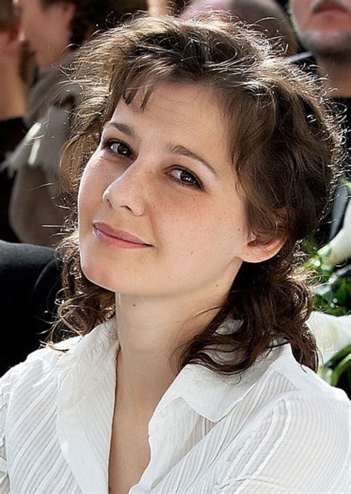 Fame | Polina Agureeva net worth and salary income estimation Apr, 2024