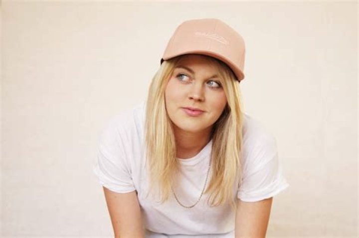 Lucy Whittaker Premieres Who's Gonna Know