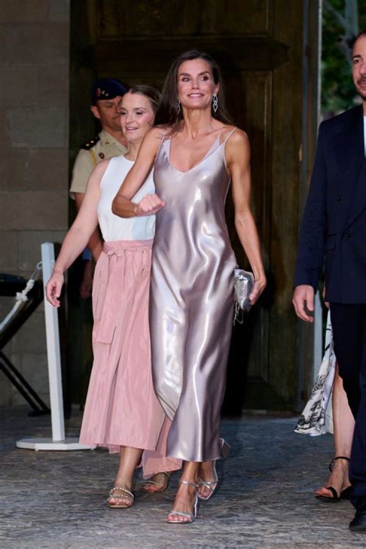 Queen Letizia Bio, Age, Height, Career, Husband, Children, Net Worth