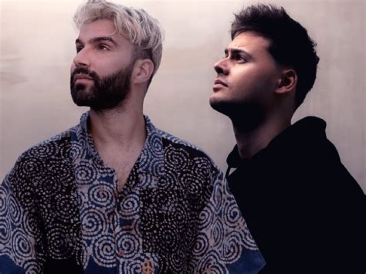 R3HAB & Mike Williams reinvents their global hit "Lullaby" in a festive chill edit titled "Sing Your Lullaby"