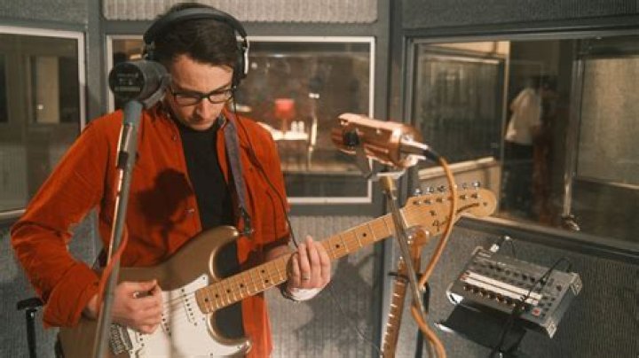 EXCLUSIVE: RJ Thompson Talks To Us About His New Single "London" & Future Tour Plans