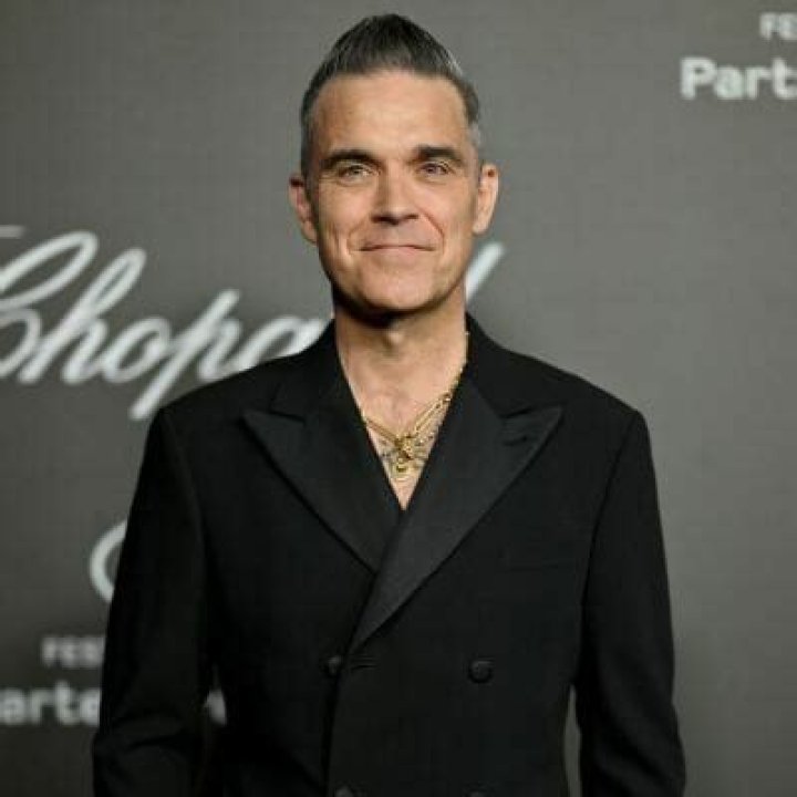 Robbie Williams Sexuality: Is He Gay? Explore His Love For Music And Homosexual Statement