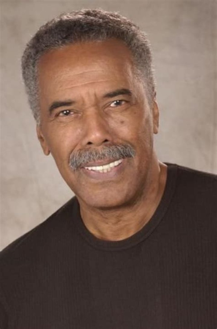 Robert Hooks Net Worth, Age, Height, Bio, Birthday, Wiki!