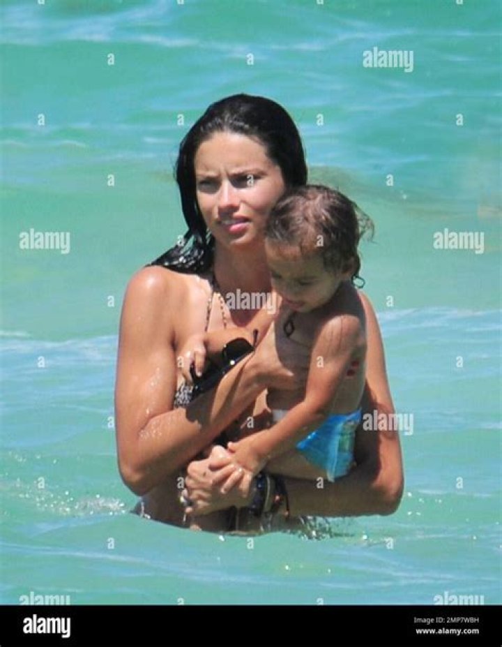 Roberto Firmino Children: Meet Valentina and Bella