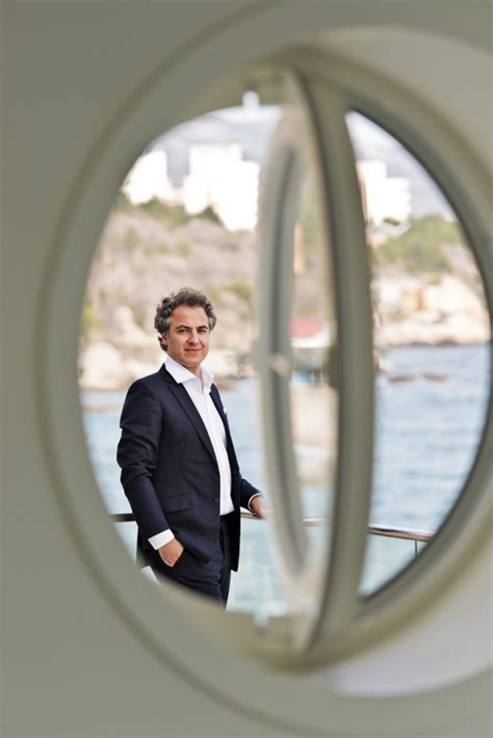 Fame | Robin Monotti Graziadei net worth and salary income estimation Apr, 2024