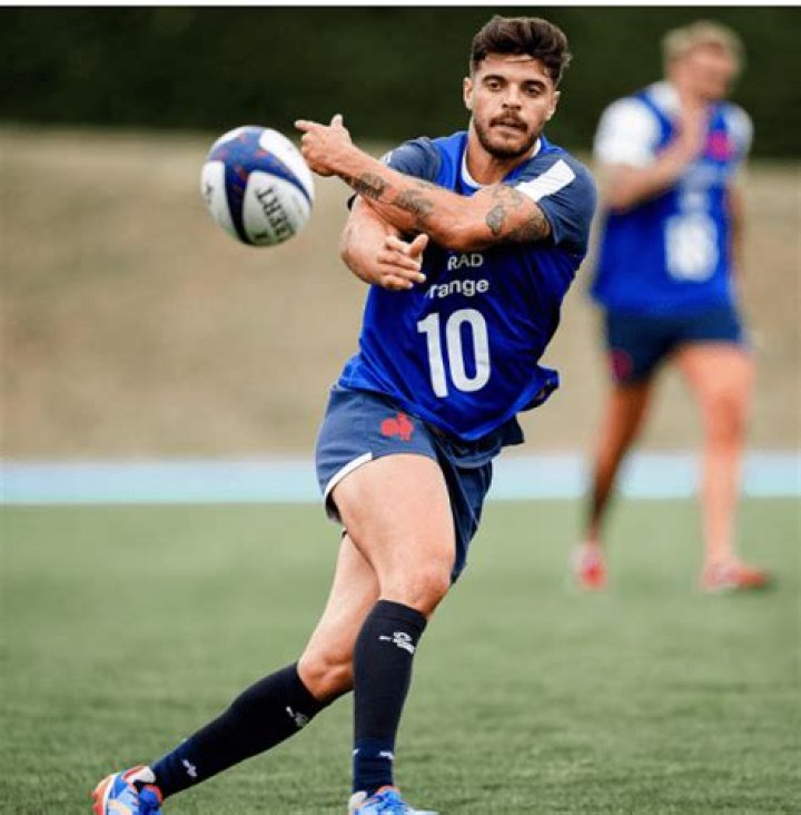 Romain Ntamack Taille Poids