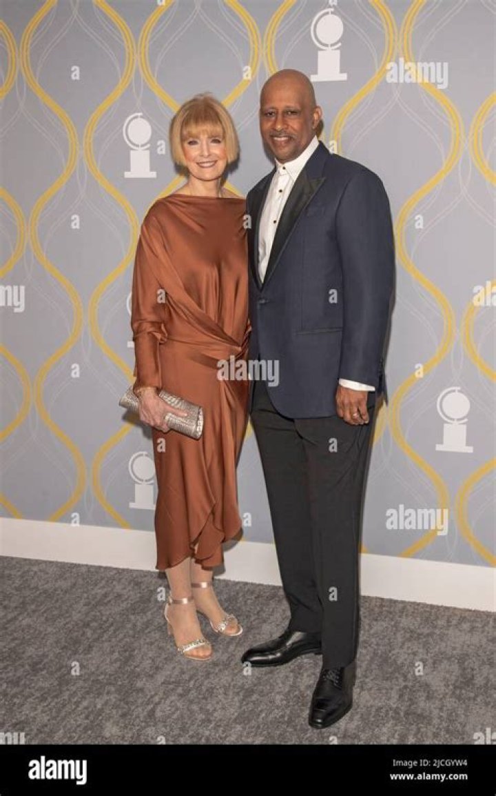 Ruben Santiago-Hudson Net Worth, Age, Height, Bio, Birthday, Wiki!