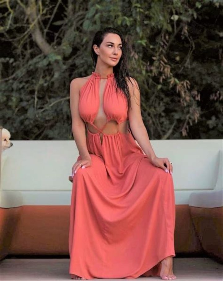 Sadaf Taherian - Net Worth, Age, Height, Birthday, Bio, Wiki!