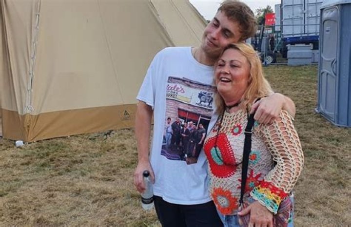 Sam Fender Parents: Meet Alan and Shirley