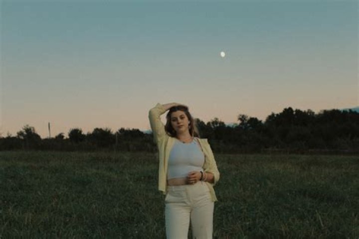 Sarah Gross Releases Alluring ‘The Riversides’