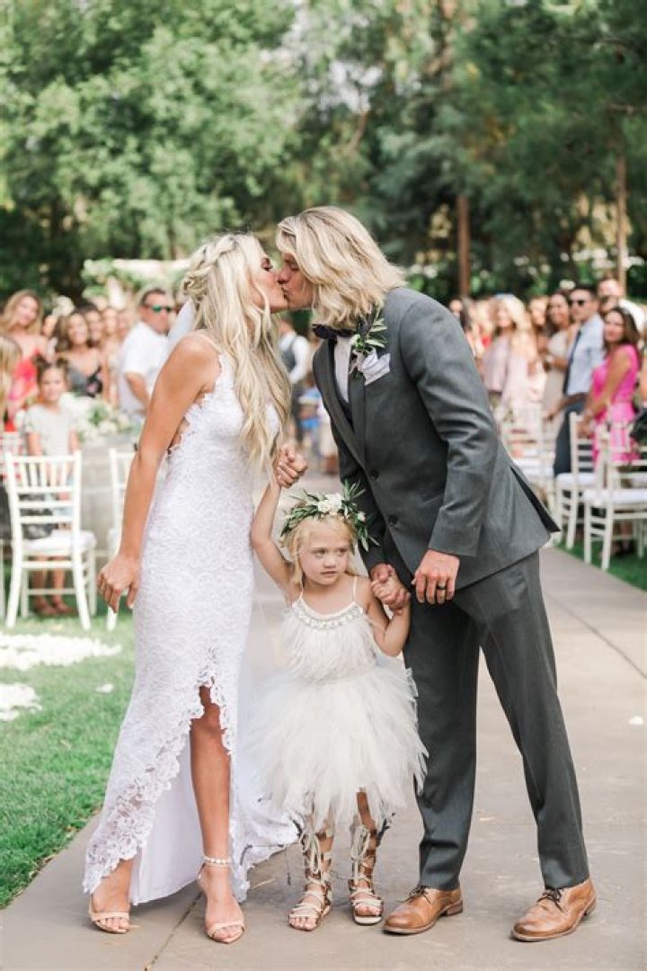 Savannah LaBrant Net Worth, Age, Height, Bio, Birthday, Wiki!