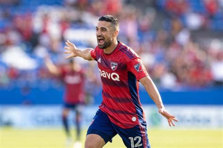 Sebastian Lletget Net Worth, Age, Height, Bio, Birthday, Wiki!