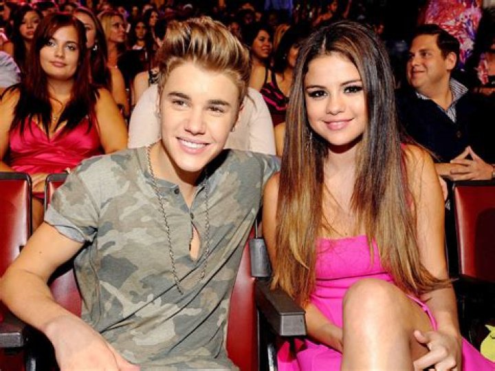 Selena Gomez Jealous Of Justin Bieber’s Models – Admits She Can’t Compete! (PHOTOS)
