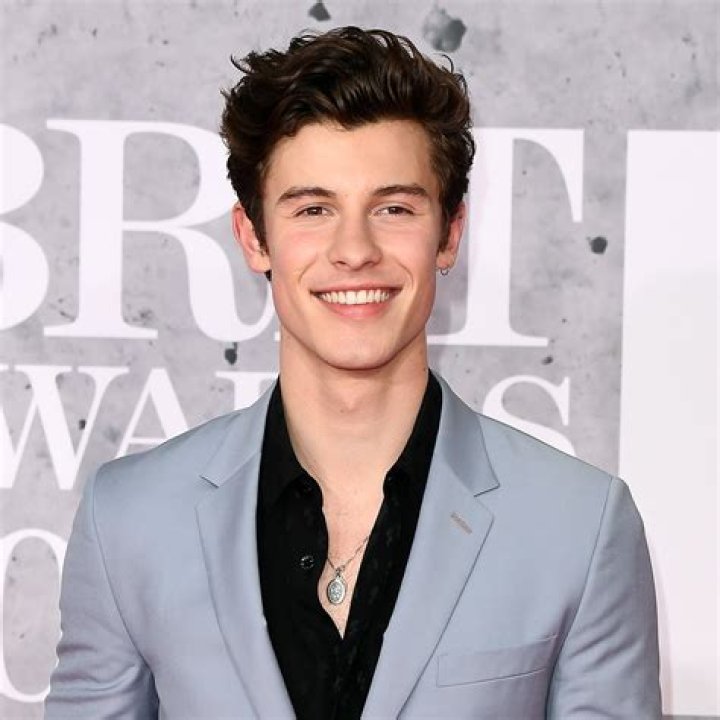 Shawn Mendes Height, Weight, Age, Bio and Facts