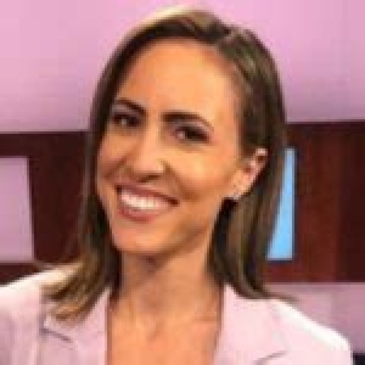 Sheli Muniz Wiki; Husband, Engaged, Net Worth, NBC 6, Family, Age, Facts