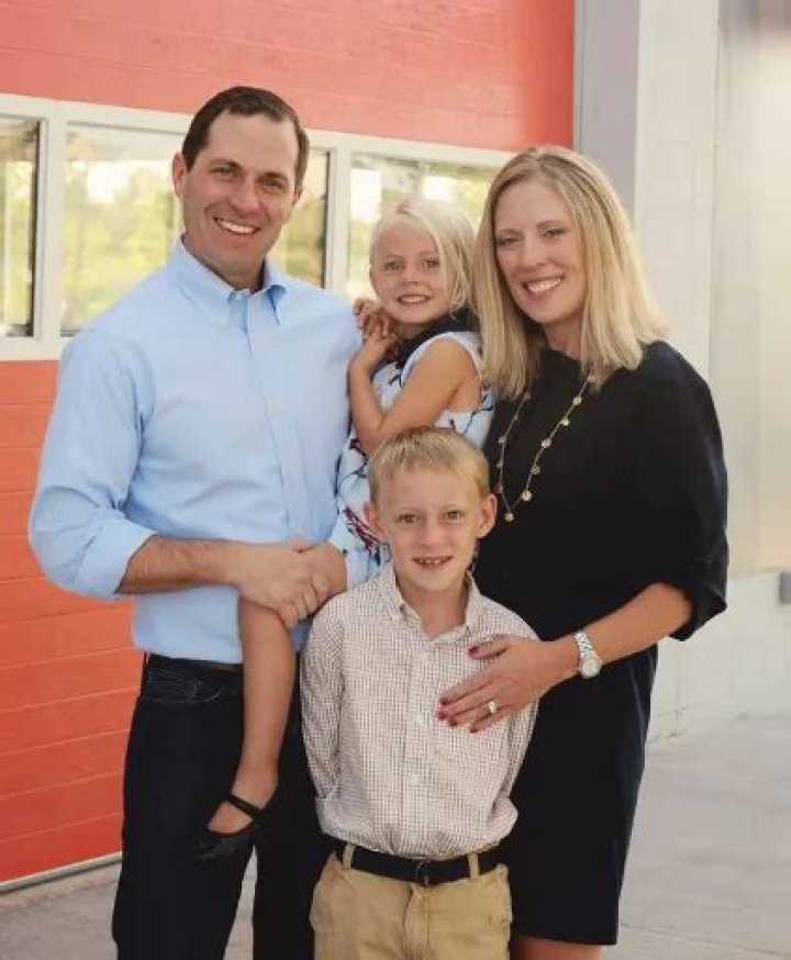 Sheryl Crow Bio, Age, Career, Net Worth, Family & More