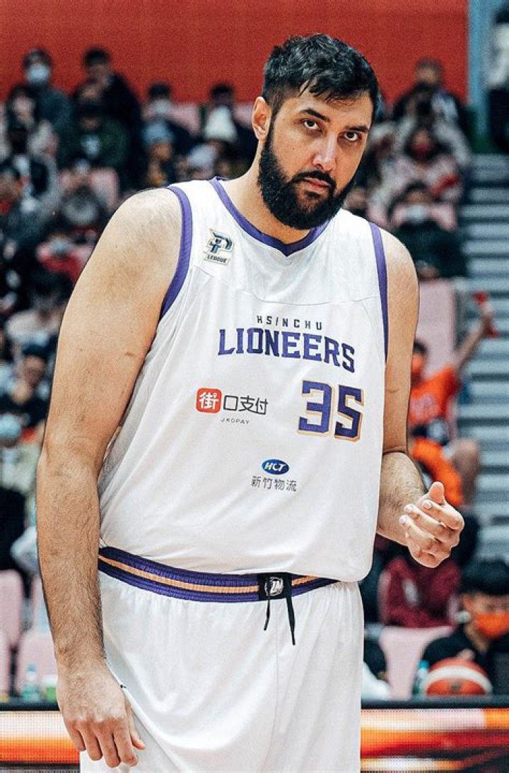 Sim Bhullar - Net Worth, Age, Height, Birthday, Bio, Wiki!