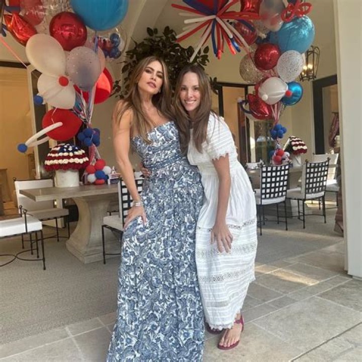 Sofia Vergara Sisters: Meet Sandra And Veronica