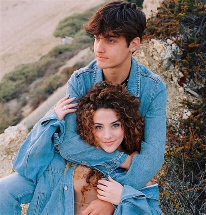 Who Is Sofie Dossi’s Boyfriend? Her Net Worth, Family & Facts