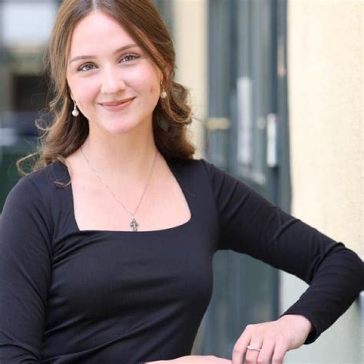 Sofie Thomas - Net Worth, Age, Height, Birthday, Bio, Wiki!