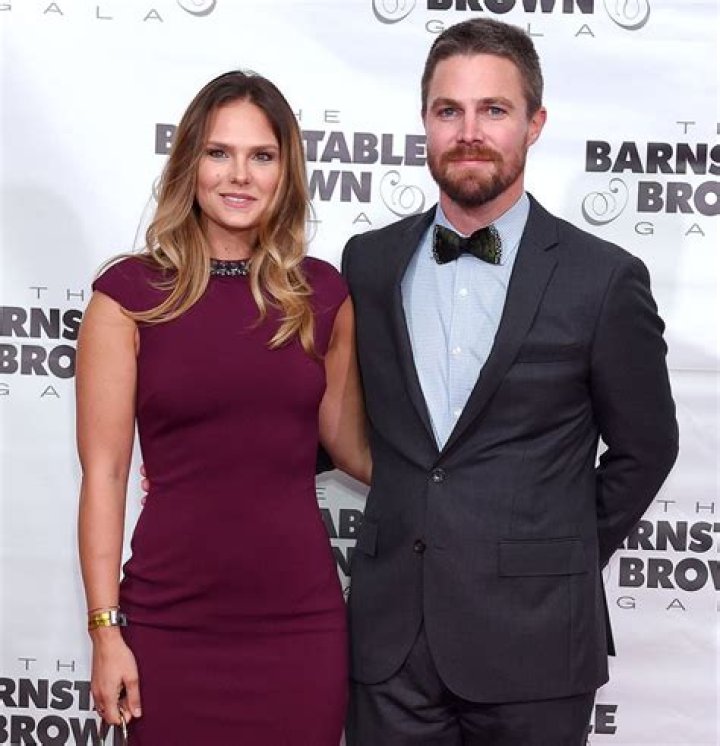 Stephen Amell Wife: Is Stephen Amell Married?